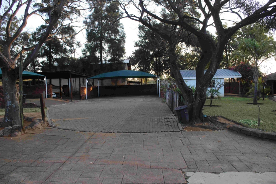 9 Bedroom Property for Sale in Schietfontein Ah North West